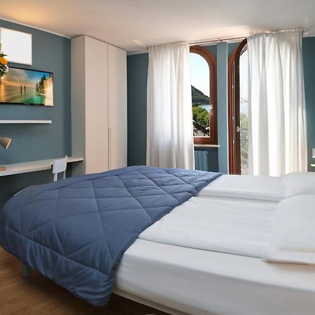Albergo All'Ancora Garda  Bagian luar foto