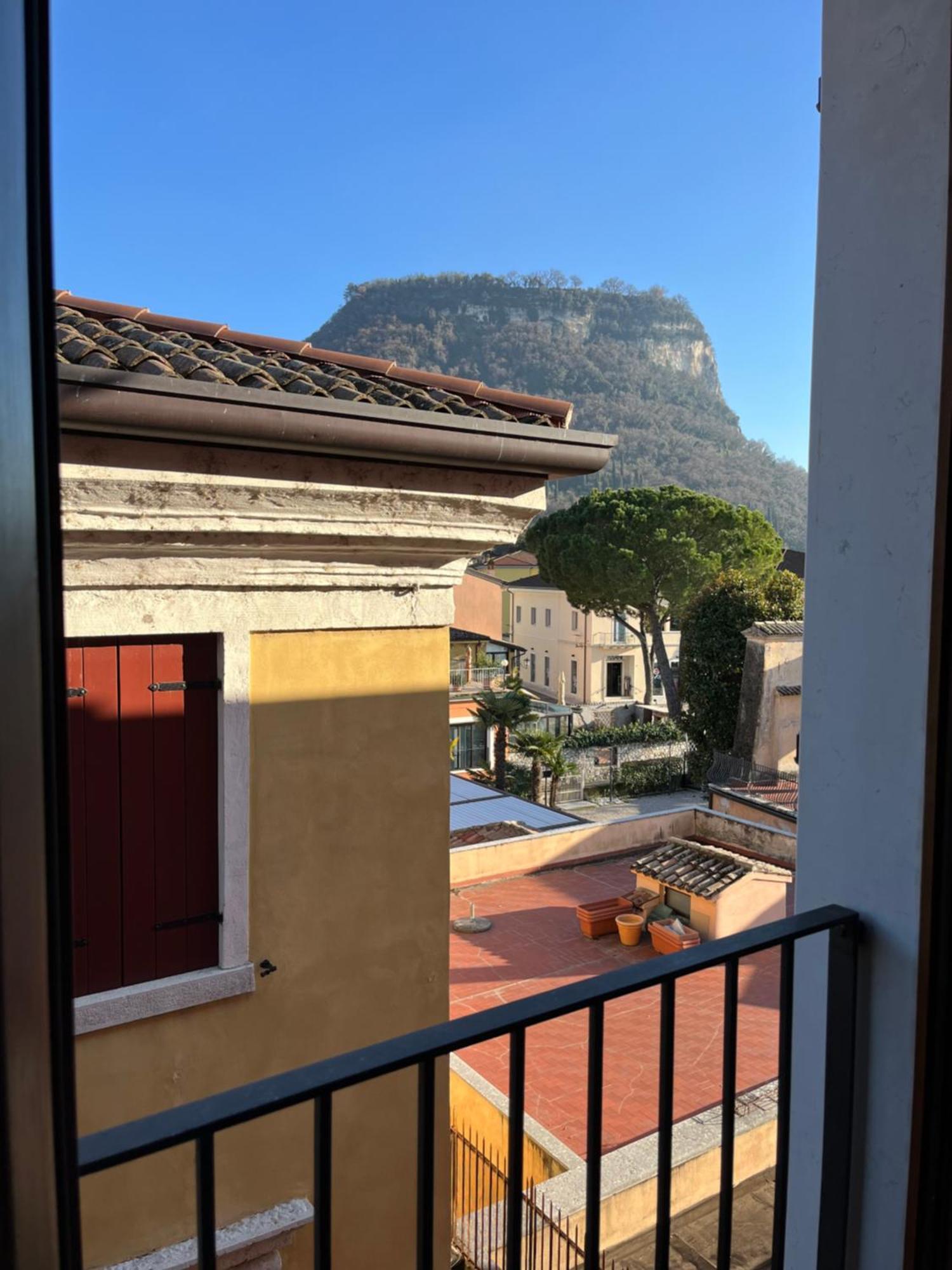 Albergo All'Ancora Garda  Bagian luar foto