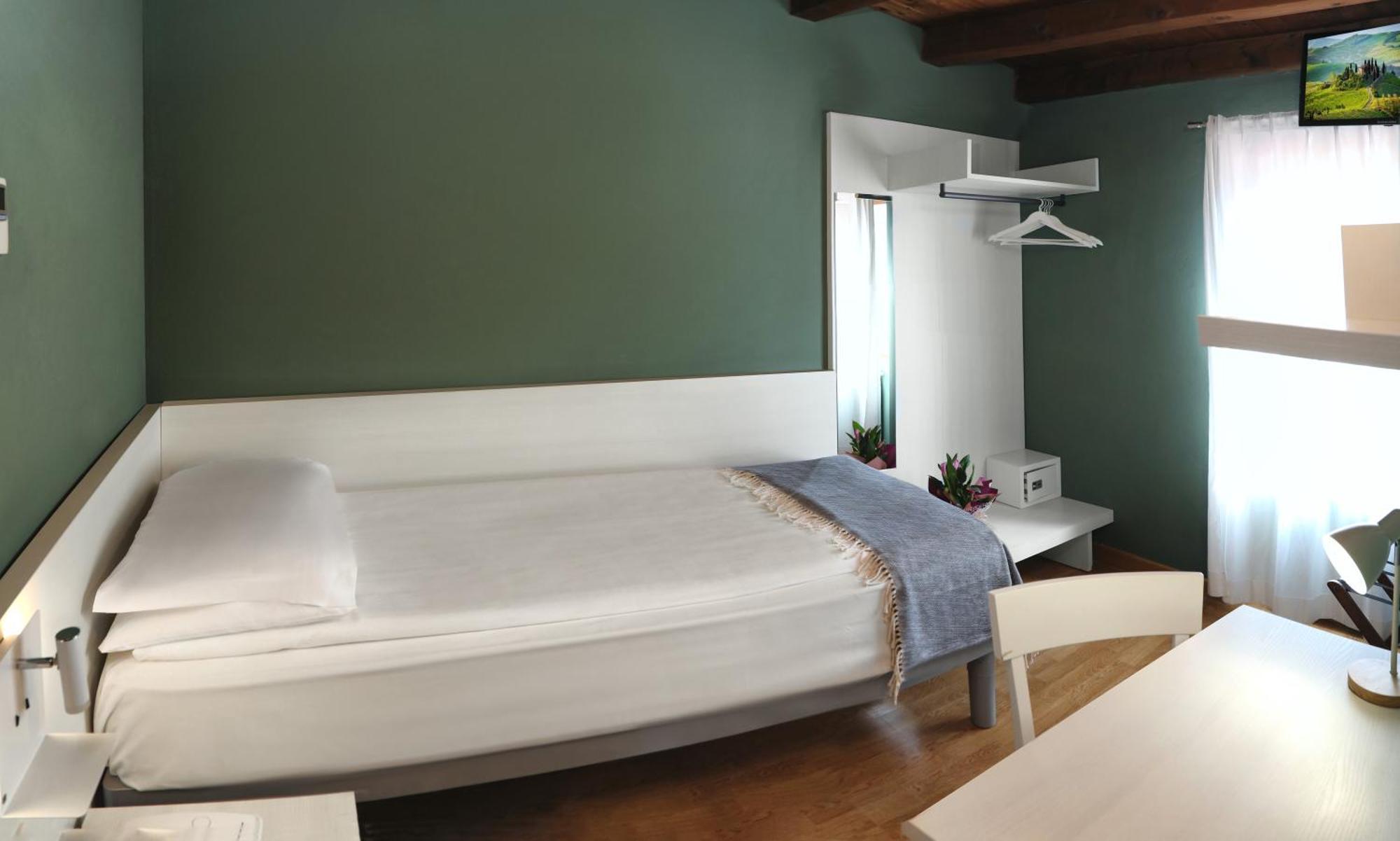 Albergo All'Ancora Garda  Bagian luar foto
