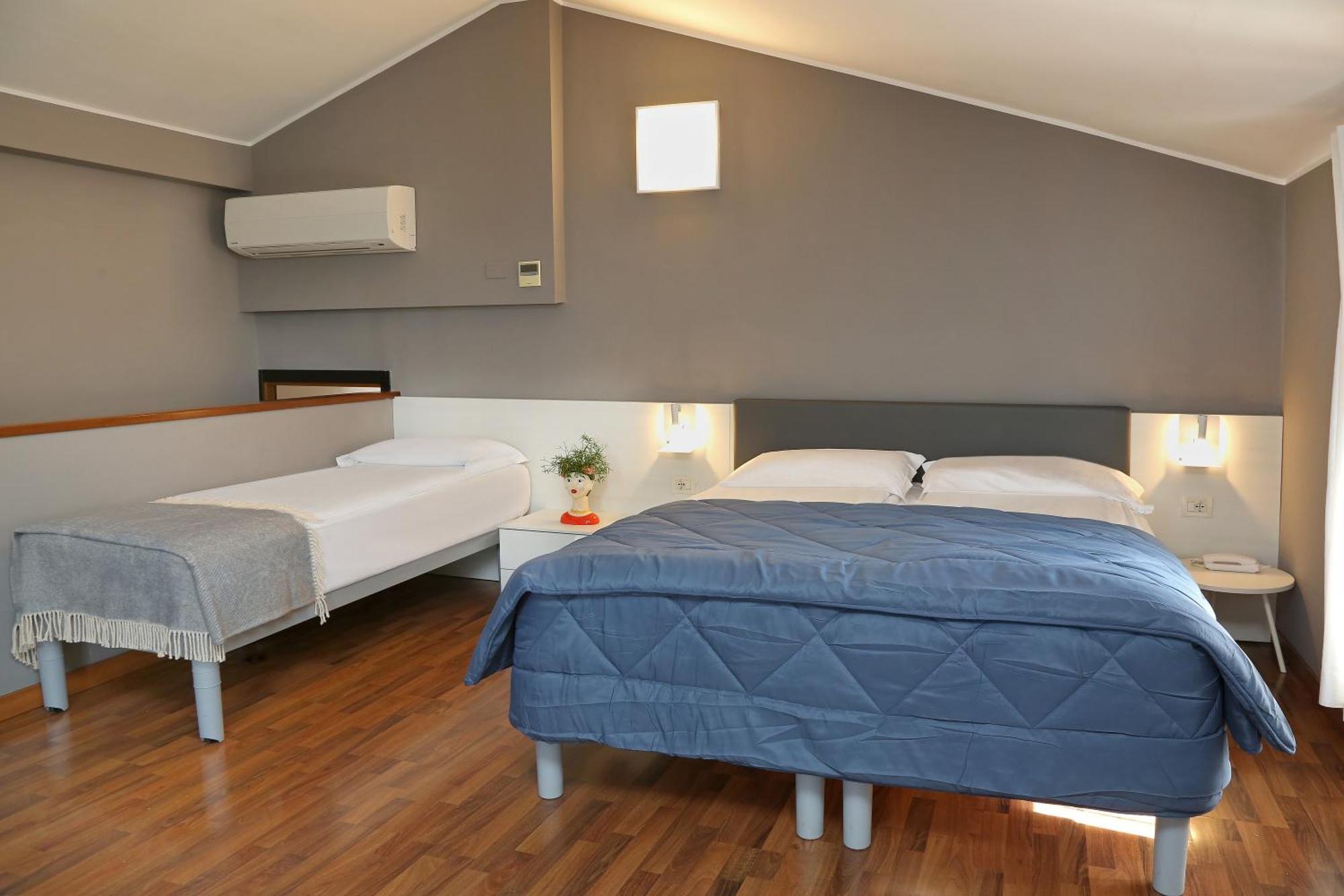 Albergo All'Ancora Garda  Bagian luar foto