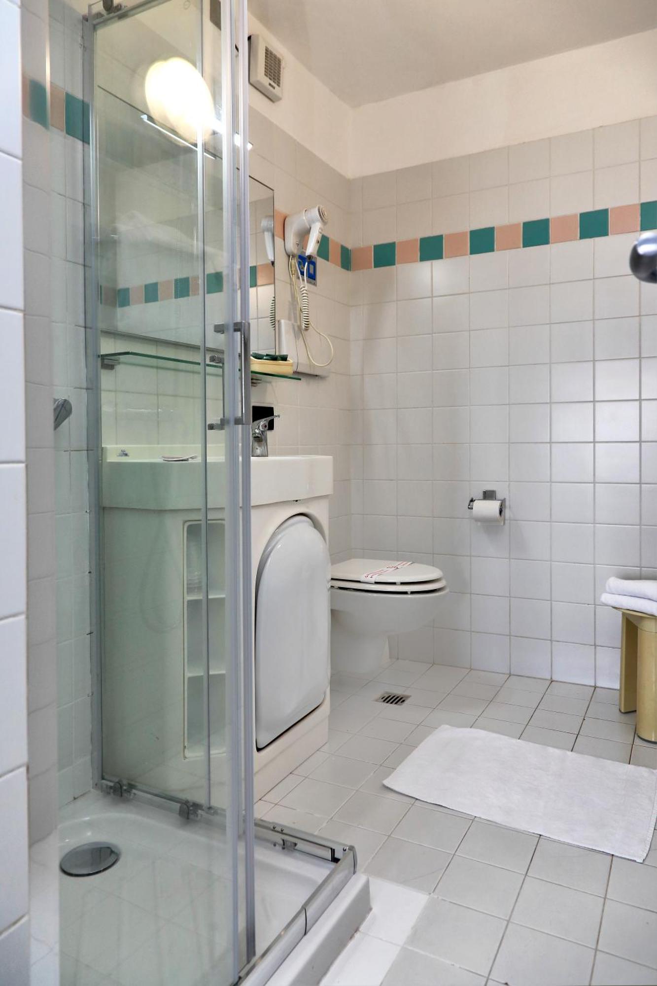Albergo All'Ancora Garda  Bagian luar foto