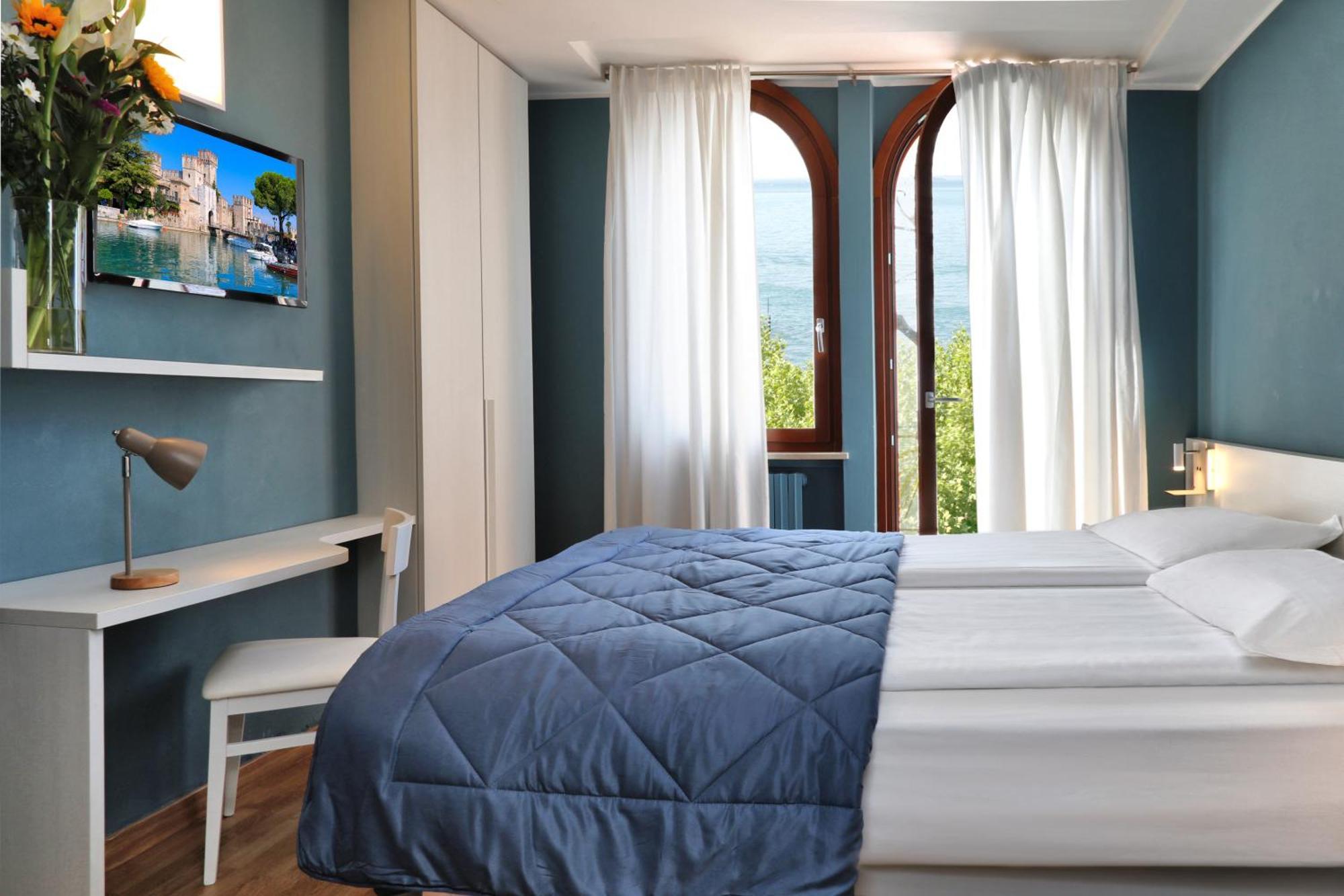 Albergo All'Ancora Garda  Bagian luar foto