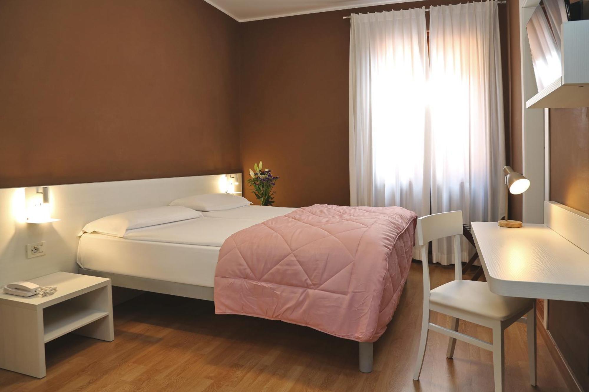 Albergo All'Ancora Garda  Bagian luar foto