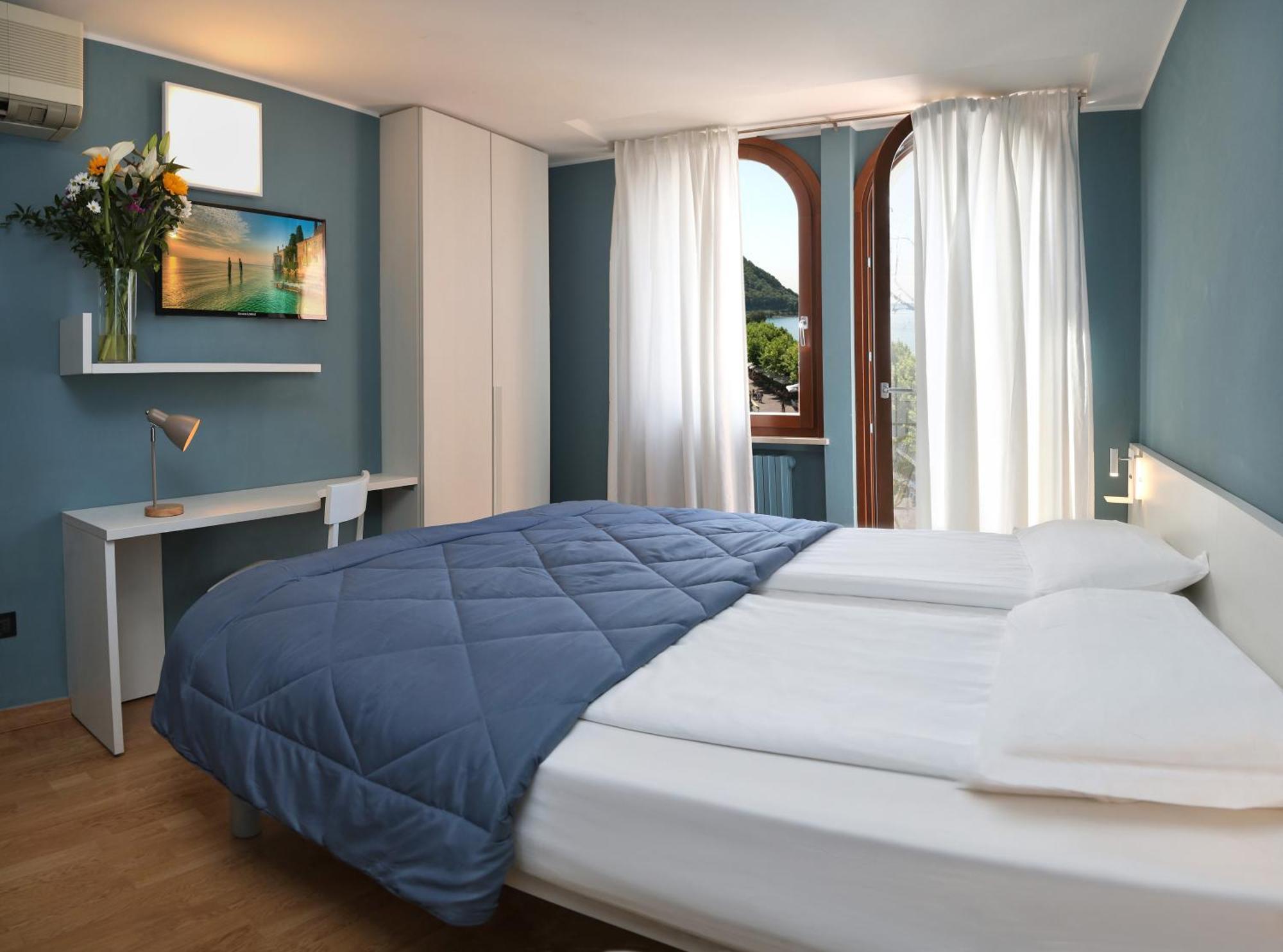 Albergo All'Ancora Garda  Bagian luar foto