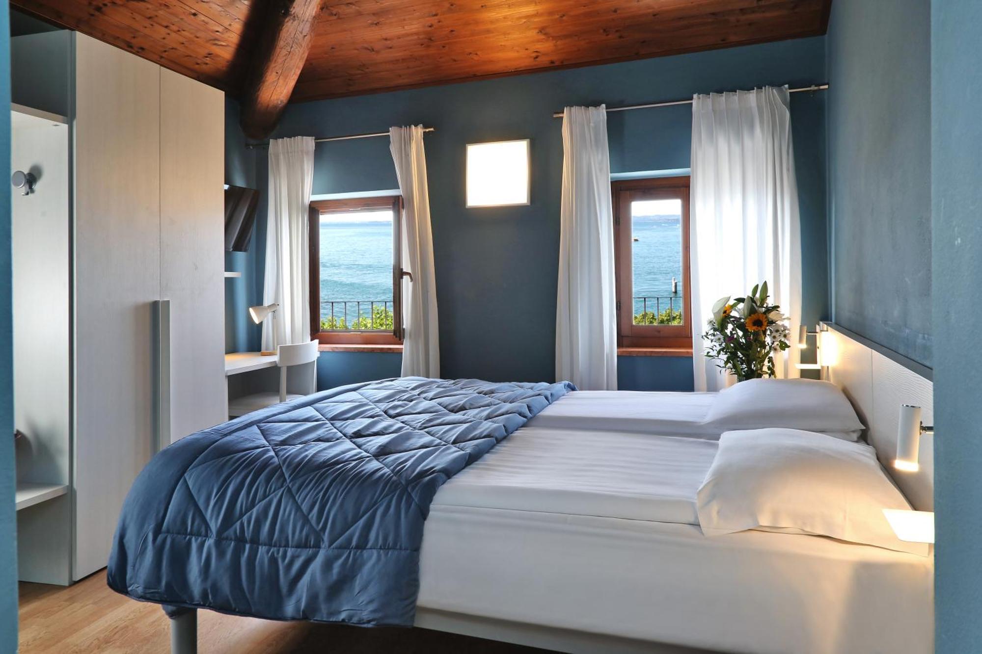Albergo All'Ancora Garda  Bagian luar foto