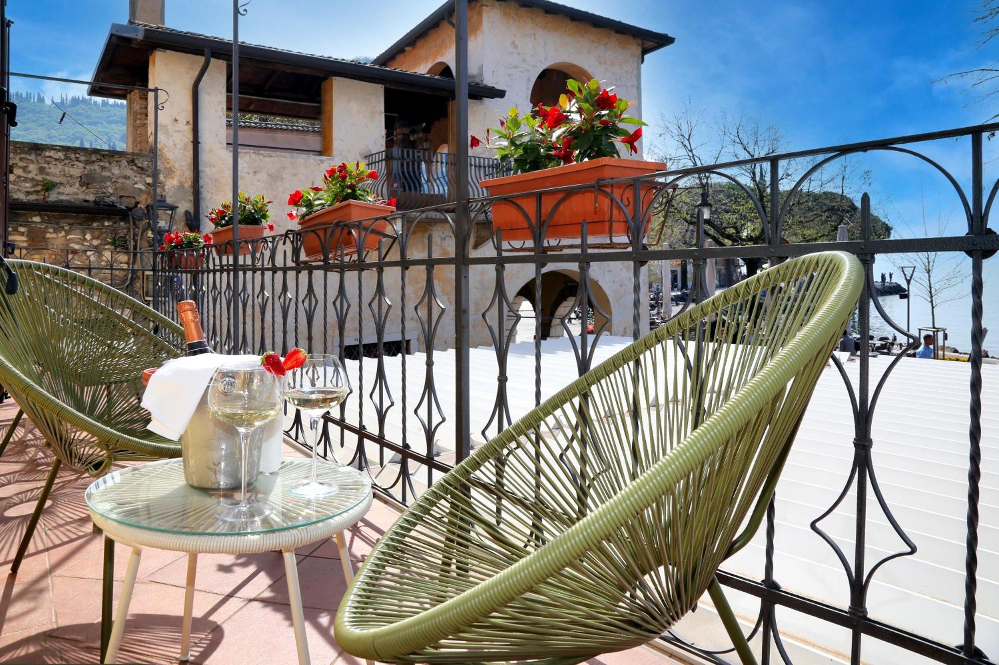 Albergo All'Ancora Garda  Bagian luar foto