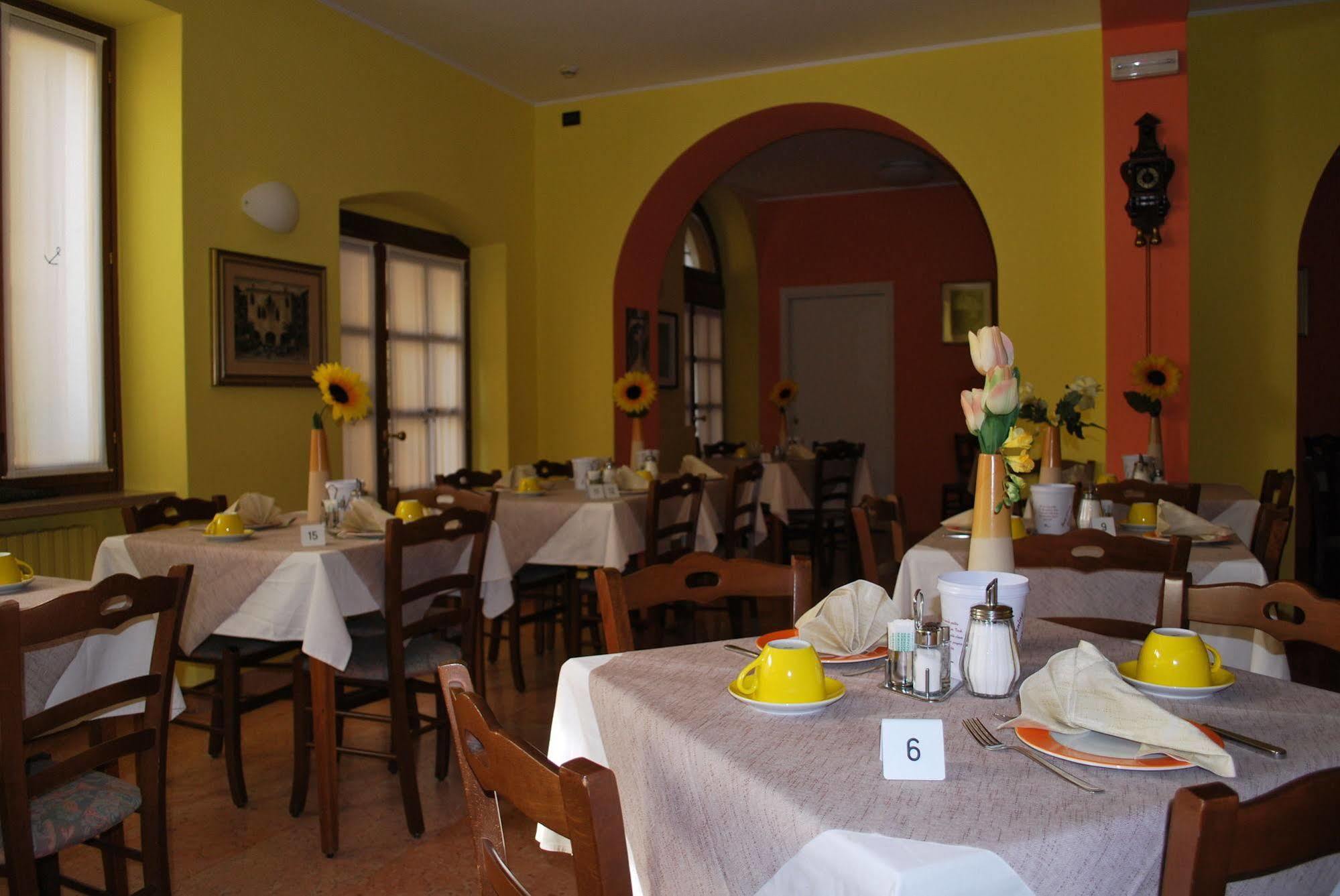 Albergo All'Ancora Garda  Bagian luar foto